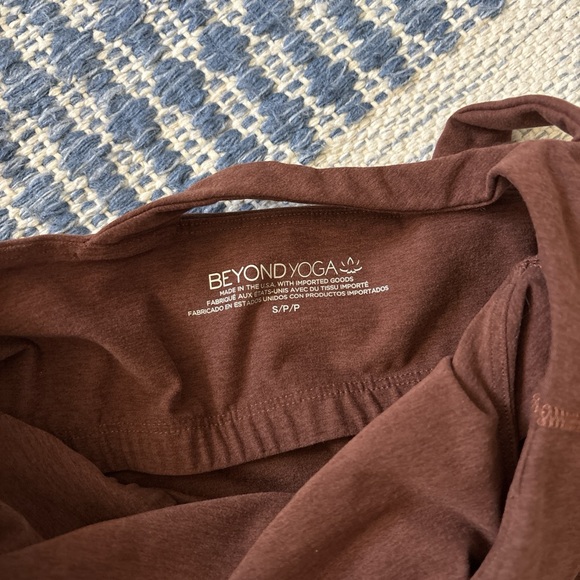 Beyond Yoga One-Shoulder Brown Top - Picture 2 of 3